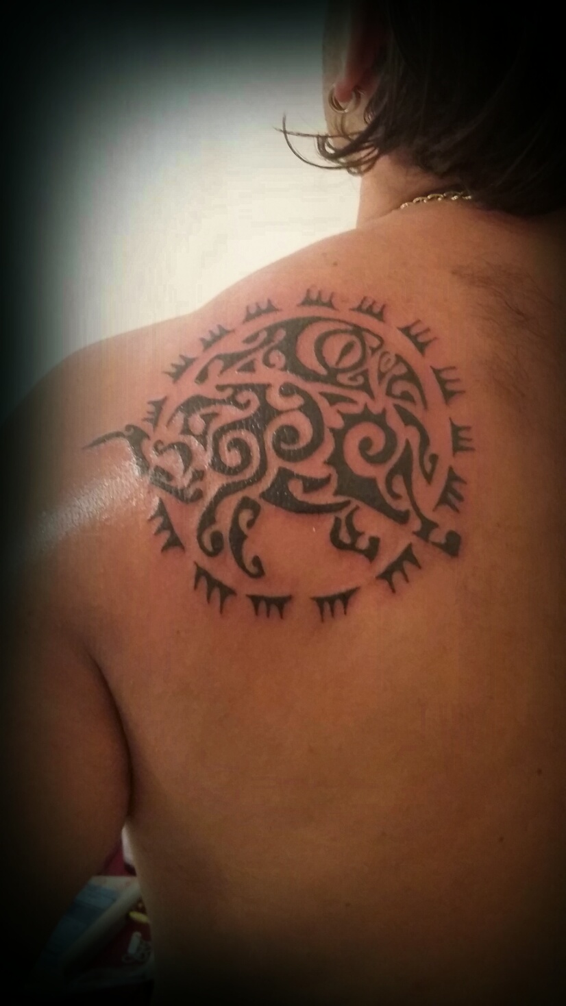 maori nero su bianco tattoo maori nero su bianco tattoo